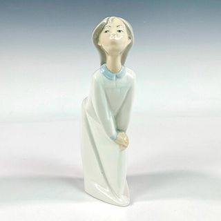 Girl Kissing 1004873 - Lladro Porcelain Figurine