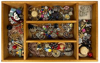 Assortment of Vintage Jewelry- Pins, Brooches