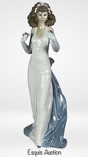 Lladro- "Anticipation 6608 Porcelain Figurine