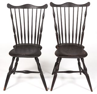 PAIR OF AMERICAN COMB-BACK WINDSOR SIDE CHAIRS