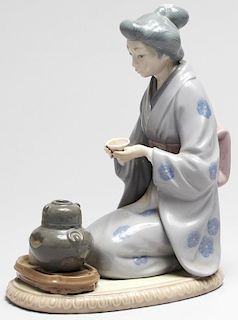 LLadro Porcelain "Japanese Girl Serving Tea"