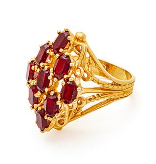 18k And Garnet Ring, Size 5 1/2 5.9g