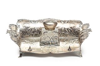 VICTORIAN STERLING & CRYSTAL INKSTAND & SNUFF BOX BY WILLIAM COMYNS, LONDON, 1898-99, W 2"-10"