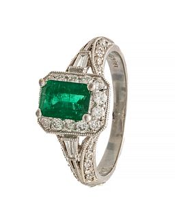 18k White Gold, Emerald & Diamond Ring, 9g Size: 6.5