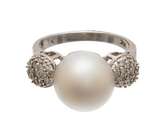 14k White Gold, Pearl And Diamond Ring, 6g Size: 7
