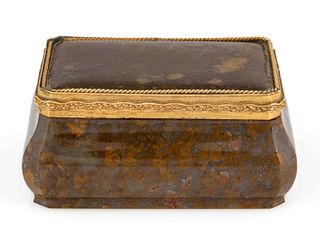 FRENCH GOLD-MOUNTED BROWN MOSS AGATE SNUFF / TRINKET BOX