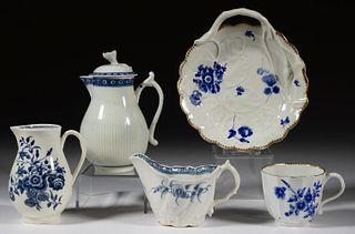 ENGLISH WORCESTER PORCELAIN BLUE AND WHITE TEA AND TABLE ARTICLES, LOT OF FIVE
