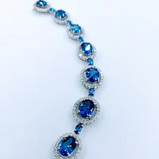 Gorgeous 17ctw Tanzanite & Diamond Bracelet