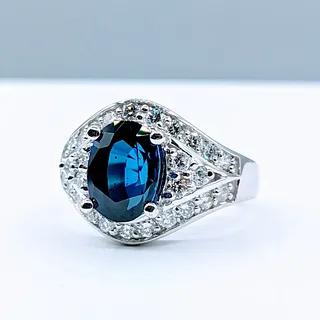 Gorgeous 3.24ct Sapphire & .87ctw Diamond Ring