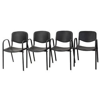 Firma KINDEMEX .Juego de 4 sillones. siglo XXI Diseño minimalista con respaldo cerrado. Elaboradas en Metal y plástico negro ...