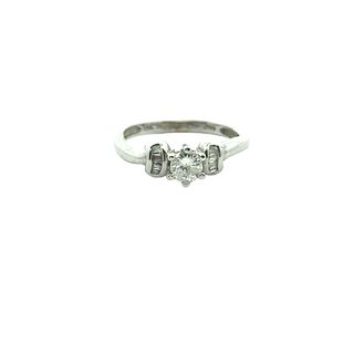 Solitaire 14k gold Ring with Diamonds