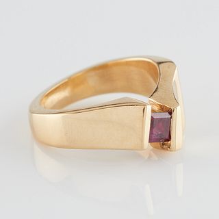 14k Yellow Gold Ring w/ Square-cut Ruby