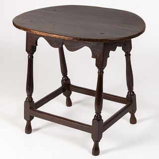 NEW ENGLAND QUEEN ANNE WALNUT AND MAPLE SPLAY-LEG TAVERN TABLE