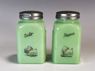 VINTAGE SCOTTISH TERRIER GREEN GLASS SALT & PEPPER