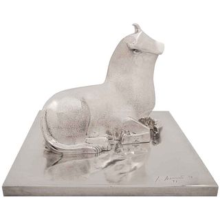 JUAN SORIANO, Toro, Firmada y fechada 91, Escultura en plata Sterling .925 de la firma TANE, A / P, 36 x 38.5 x 29 cm