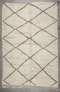 Vintage Moroccan Rug: 5'6'' x 9'5'' (168 x 287 cm)