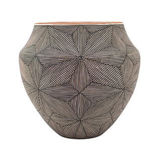 NO RESERVE Alicia Kelsey (b. 1979) - Acoma Olla with Fine Line Design c. 1980-90s, 7.5" x 8" (P3756)