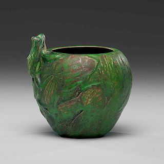 Weller Coppertone Single Frog Vase