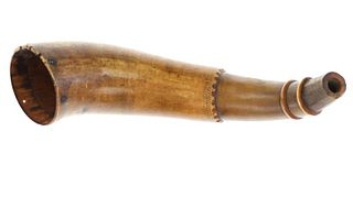 1775 Scrimshaw & Carved Steer Horn Powder Flask