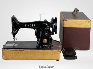 Vintage Singer Model 99K Sewing Machine in Case