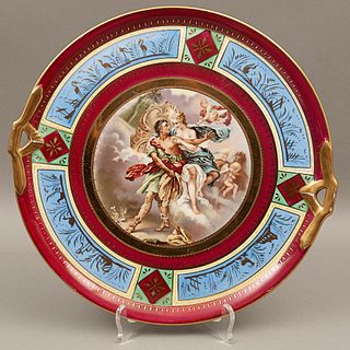 PLATÓN AUSTRIA SIGLO XX Elaborado en porcelana policromada Sellado Royal Viena Decoración con escena de Venus  Con cenef...