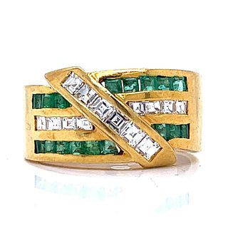 18K Yellow Gold Diamond & Emerald Ring