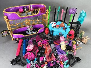 MONSTER HIGH FURNITURE AND ACCESSORIES NIGHTMARE BEFORE CHRISTMAS