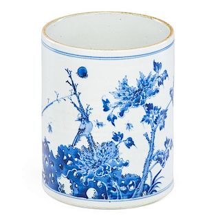 CHINESE BLUE AND WHITE PORCELAIN BRUSHPOT 青花花鳥紋筆筒
