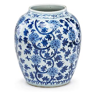 MING STYLE BLUE AND WHITE JAR 明代風格青花連枝花卉罐