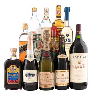 Lote de Vino Tinto, Tequila, Whisky, Licor, Ron y Champagne. Moet & Chandon. En presentaciones de 375 ml y 750 ml. Total de piezas: 12.