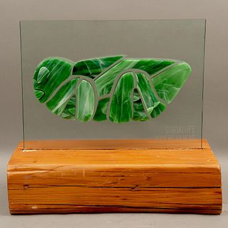 GUADALUPE ROMERO VARGAS (MÉXICO, 1974 - ). TIKAA.Cristal templado, laminado en frío y pulido al alto brillo, color verde. 45.5x50x25cm.