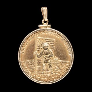 HUDSON TOOL & DIE CO. 14K YELLOW GOLD APOLLO 11 COMMEMORATIVE MEDAL IN PENDANT SETTING