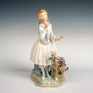 Exquisite Scent 1001313 - Lladro Porcelain Figurine