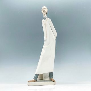 Doctor 1014602 - Lladro Porcelain Figurine