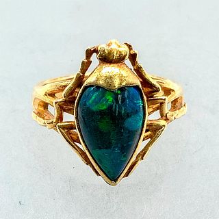 Beautiful 18K Gold and Opal Claddagh Ring