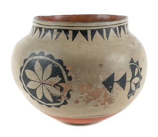 Antique NATIVE AMERICAN PUEBLO Pottery Jar