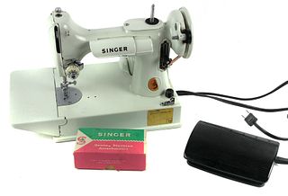 WHITE Singer Featherweight Sewing Machine