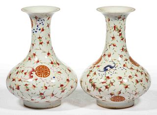 CHINESE EXPORT PORCELAIN PAIR OF VASES