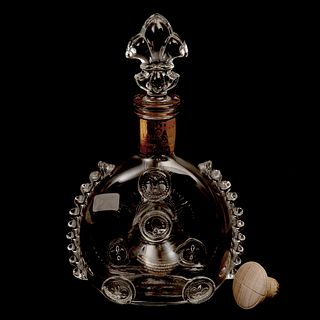 LICORERA FRANCIA SIGLO XX Elaborada en cristal transparente Sellado Baccarat Con estuche de Luis XII de Remy Martin cognac...
