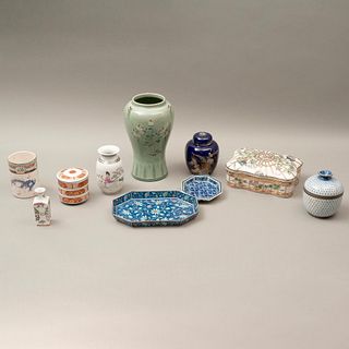 LOTE DE ARTÍCULOS DECORATIVOS ORIGEN EUROPEO Y ORIENTAL Elaborados en porcelana y cerámica Diferentes diseños y decorados 12...