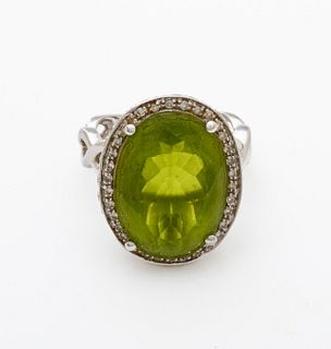 14K White Gold And Oval Peridot Ring, Size 7 7.6g