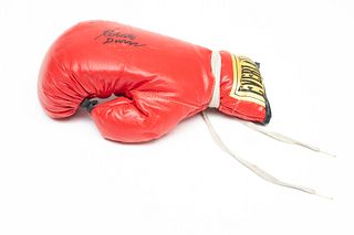 Roberto Duran Autographed Boxing Glove, L 13"