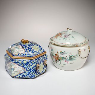 (2) Chinese porcelain lidded jars