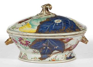 CHINESE EXPORT PORCELAIN FAMILLE ROSE TOBACCO LEAF COVERED TUREEN