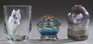 Group of Three Art Glass Pieces, 20th c., consisti
