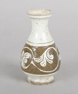 A Chinese Chizou Pottery Vase