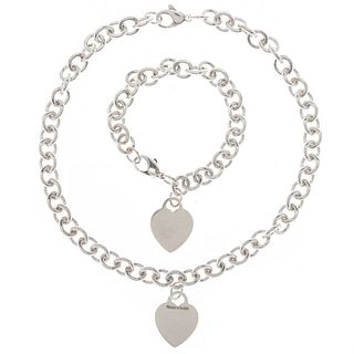 Collar y pulsera en plata .925 de la firma Tiffany & Co. Peso: 104.5 g.