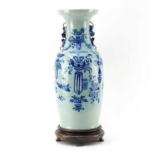 Large 19/20th Century Chinese Blue and White Porcelain Vase on Wooden Stand