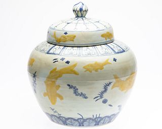 Chinese Wucai Covered Jar