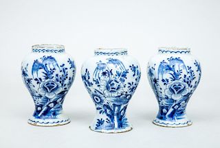 SET OF THREE DUTCH DELFT BLUE AND WHITE BALUSTER-FORM JARS